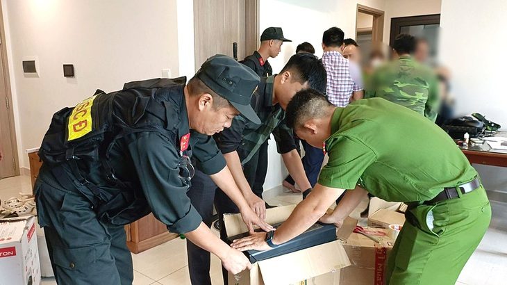 Công an tỉnh Bắc Giang thu giữ tang vật gây án của nhóm giả danh nhân viên ngân hàng lừa đảo chiếm đoạt tài sản trên không gian mạng của hàng nghìn người - Ảnh: Công an cung cấp Công an tỉnh Bắc Giang thu giữ tang vật gây án của nhóm giả danh nhân viên ngân hàng lừa đảo chiếm đoạt tài sản trên không gian mạng của hàng nghìn người - Ảnh: Công an cung cấp